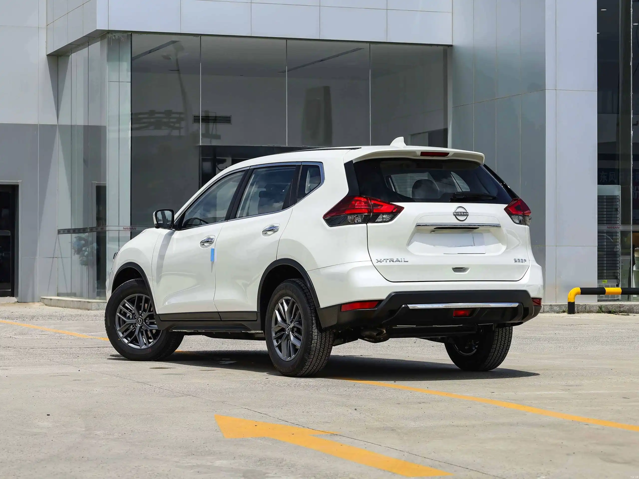 Продажа Nissan X-Trail 2025 года с панорамной крышей