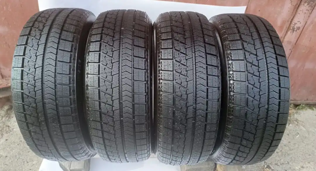 Продам комплект шин BRIDGESTONE 215/60 R16
