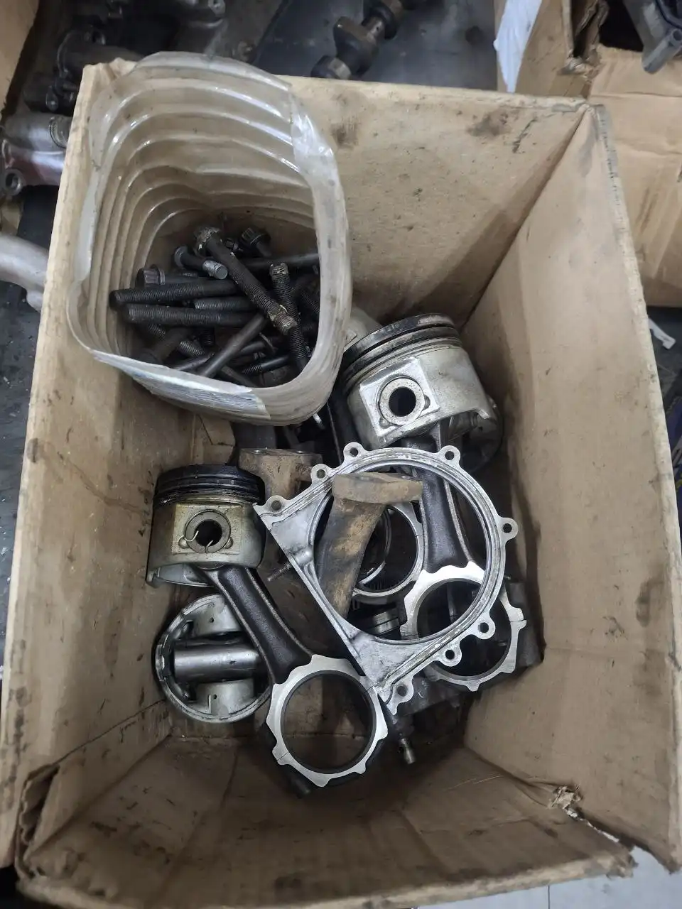 Продажа двигателя 1HDT в разобранном виде с запчастями