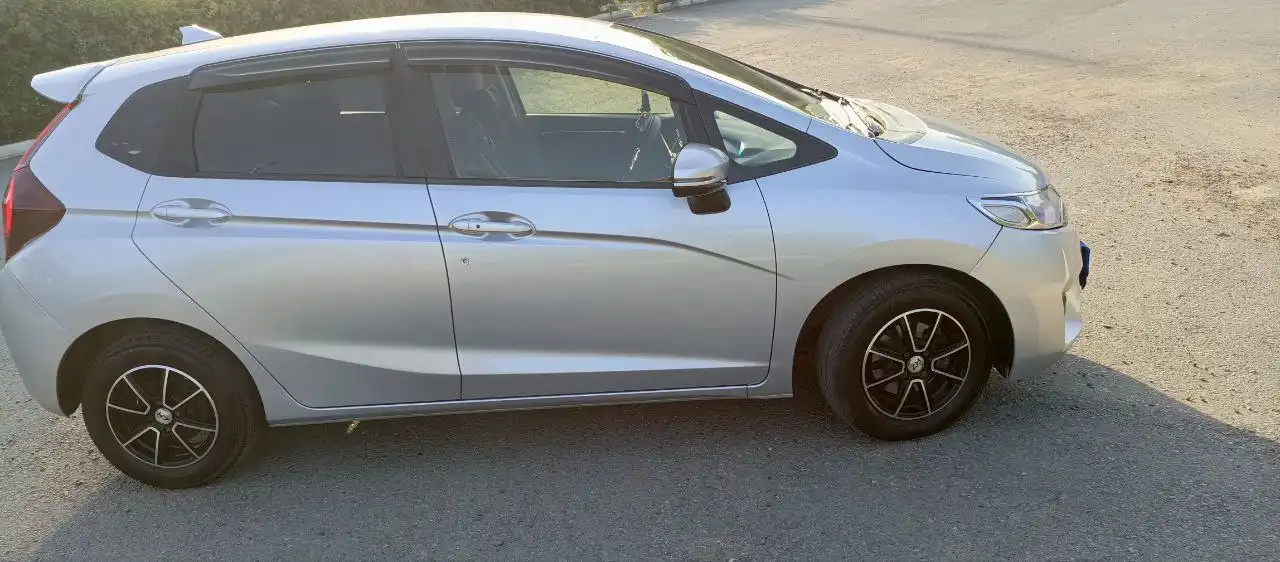 Продам автомобиль Toyota Corolla 2015 г.в., передний привод, 1.3