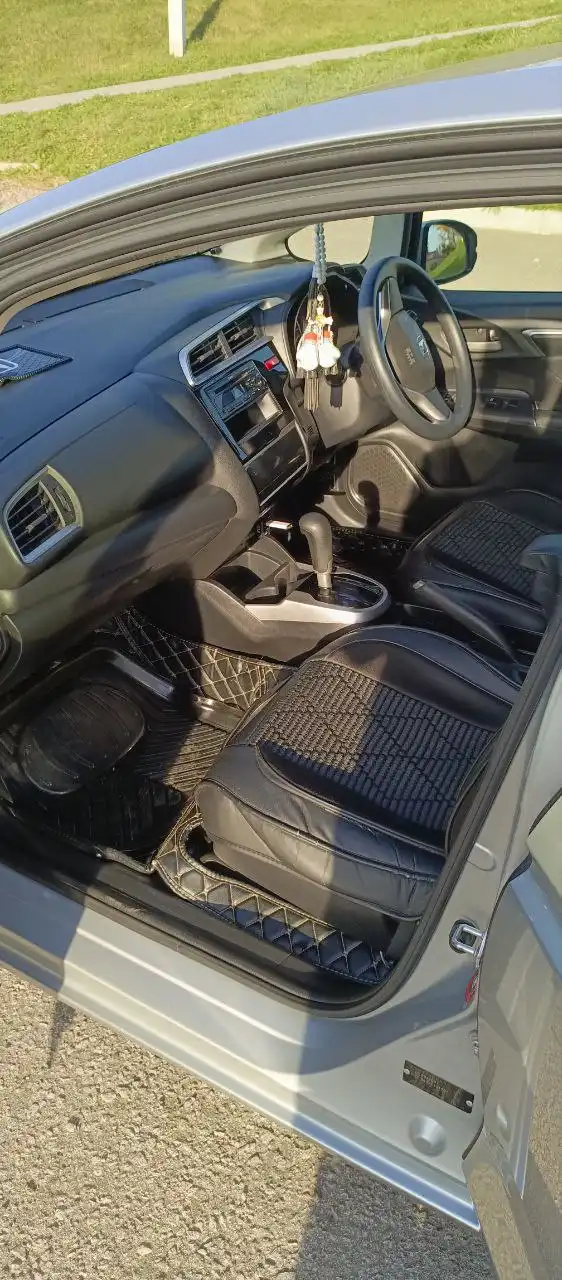 Продам автомобиль Toyota Corolla 2015 г.в., передний привод, 1.3