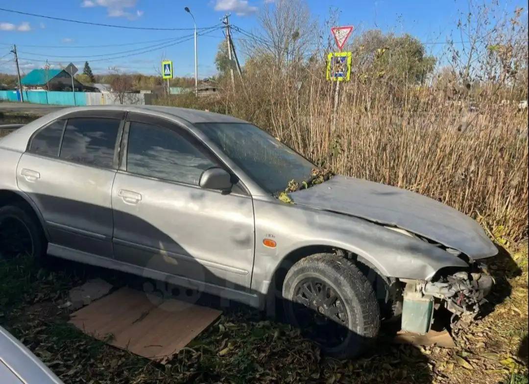 Продажа автомобиля Mitsubishi Galant 1998 года после ДТП