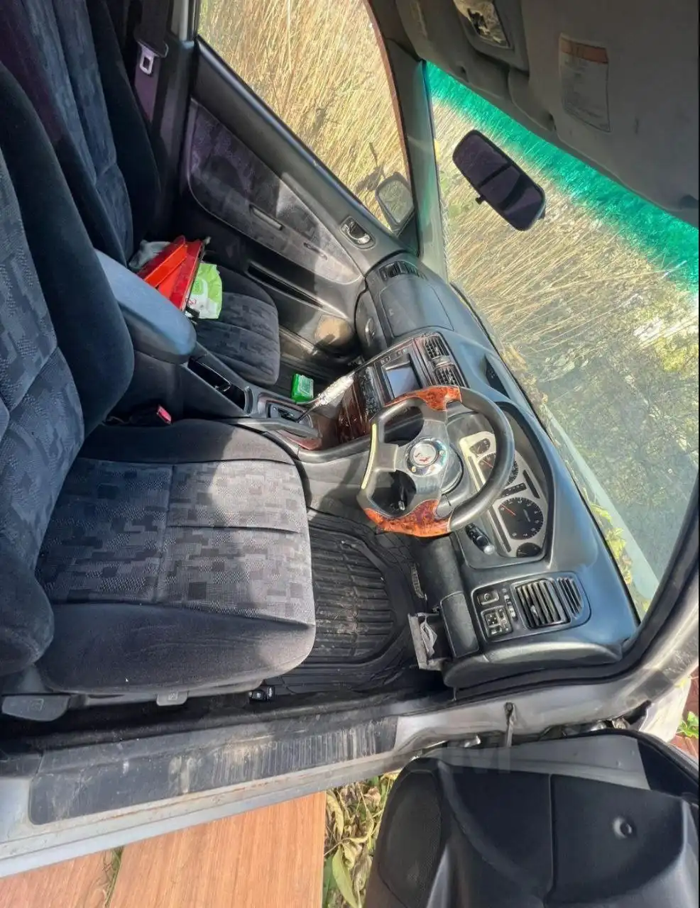 Продажа автомобиля Mitsubishi Galant 1998 года после ДТП