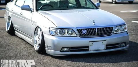 Куплю бампер 35 лаурель рест медалист разбитый - Запчасти в Хабаровск