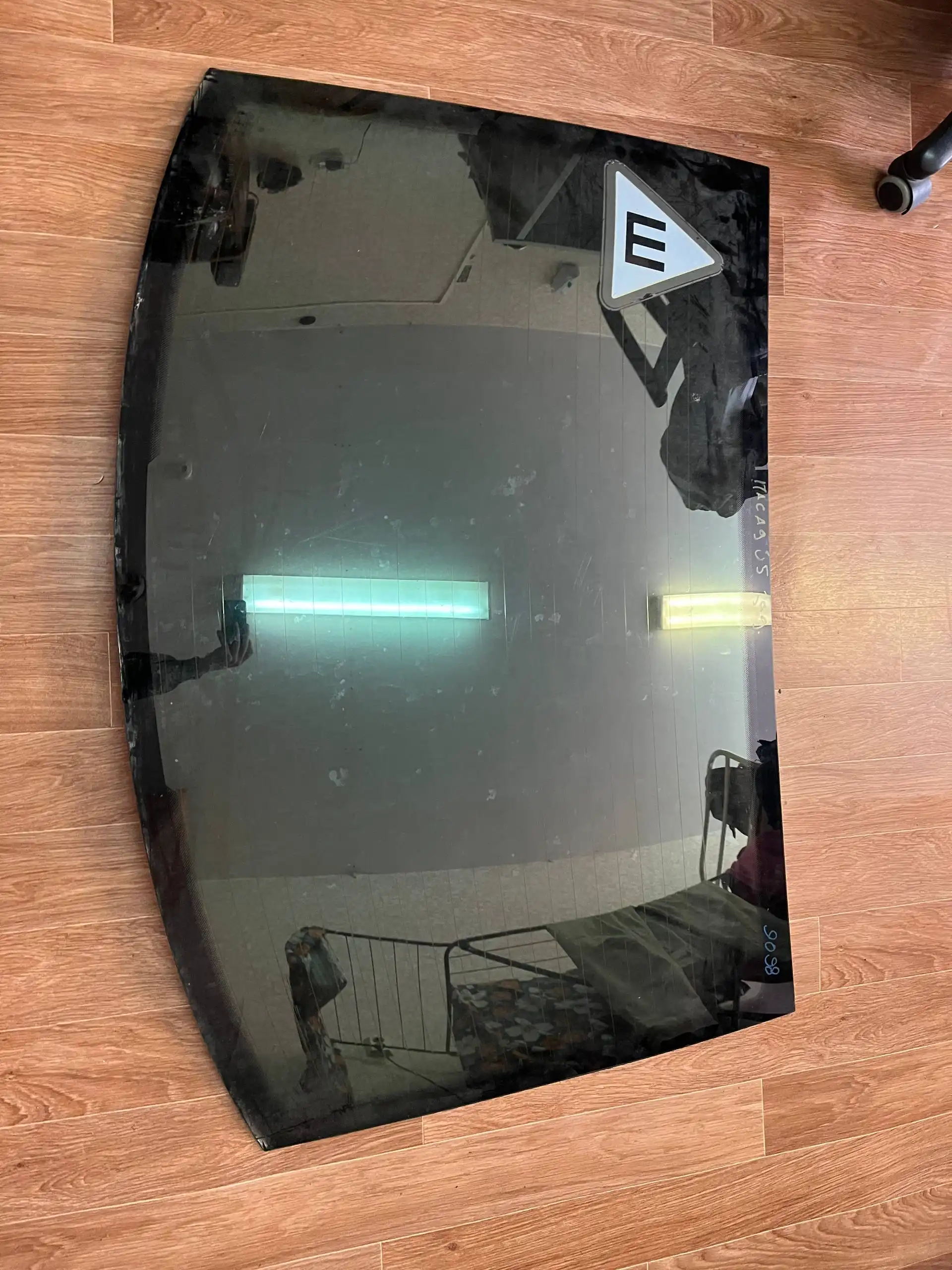 Продам стекло на Passat B5