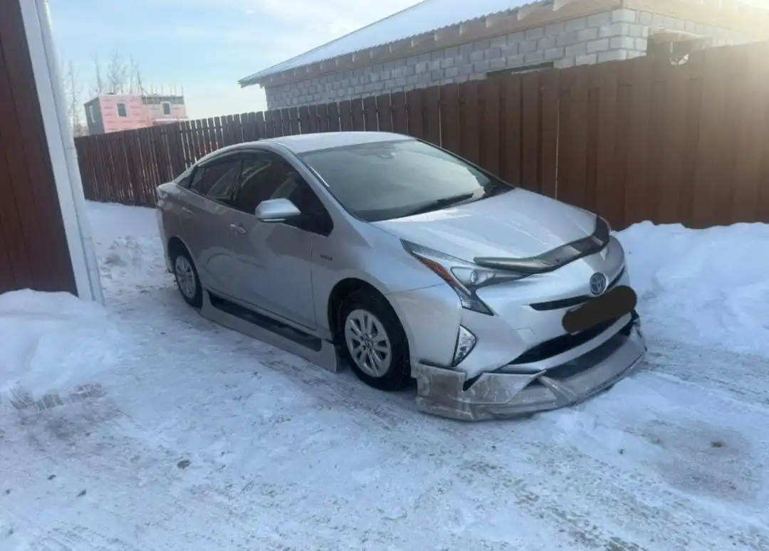 Продам Toyota Prius 2016 года
