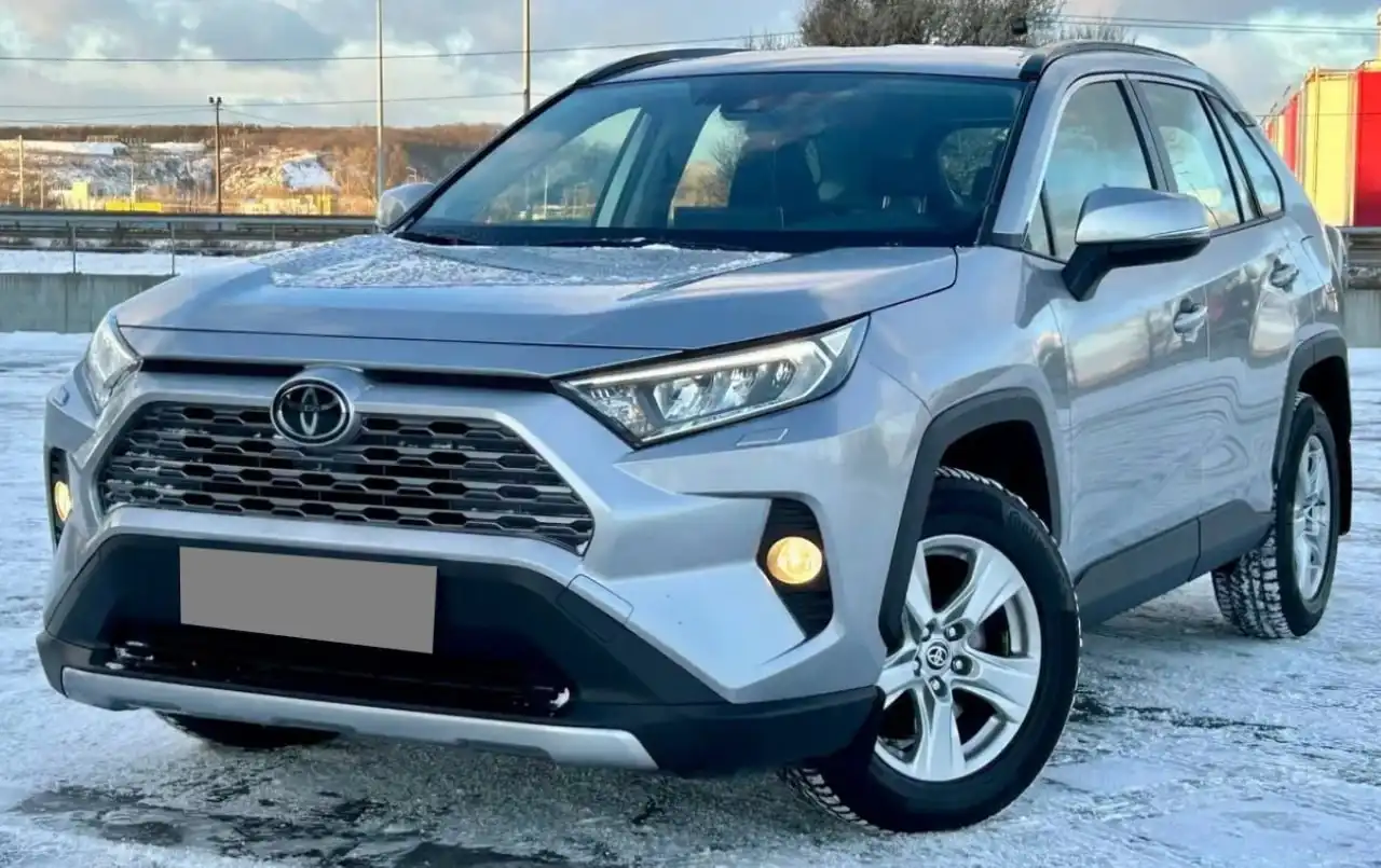 Toyota RAV4 2020 с полным приводом и пробегом 55 000 км