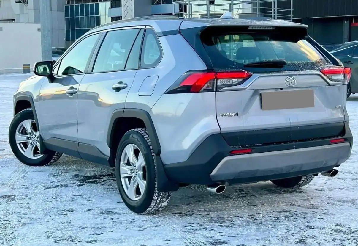 Toyota RAV4 2020 с полным приводом и пробегом 55 000 км