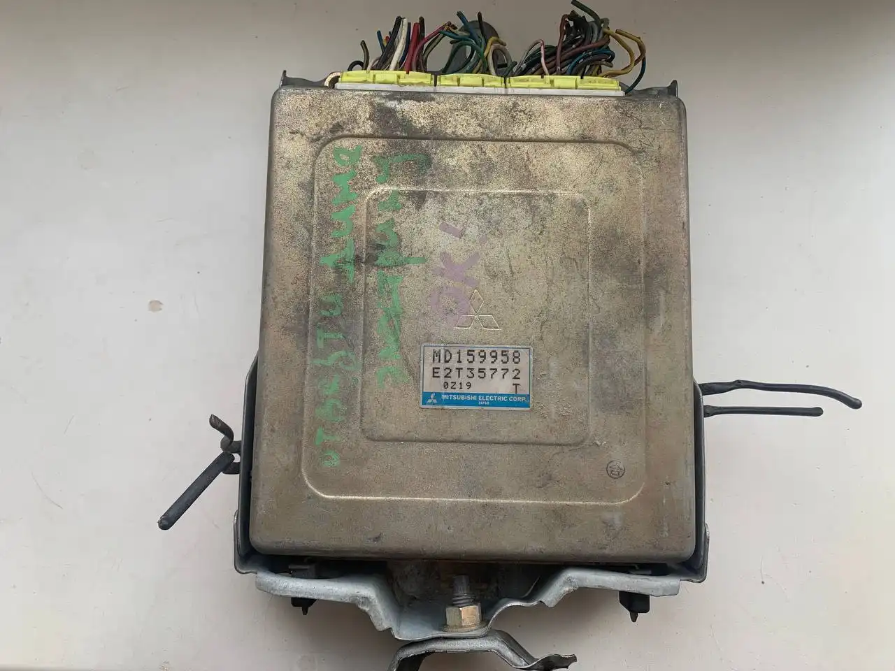 Блок управления EFI Mitsubishi Diamante MD159958 - Запчасти (Авто) в Хабаровск