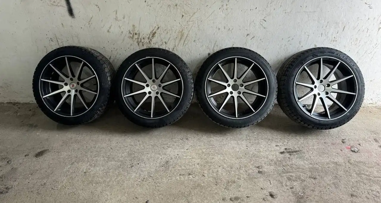 Зимние шины 245/45/19 9.5J ET38 - Шины и диски (Авто) в Хабаровск