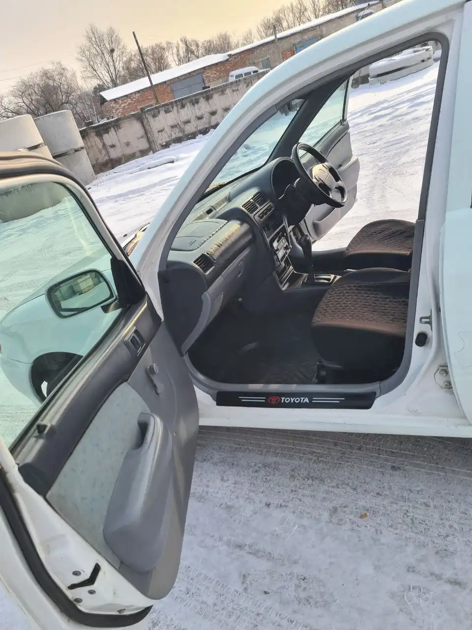 Продам бодрую старлетку с документами - Авто в Хабаровск