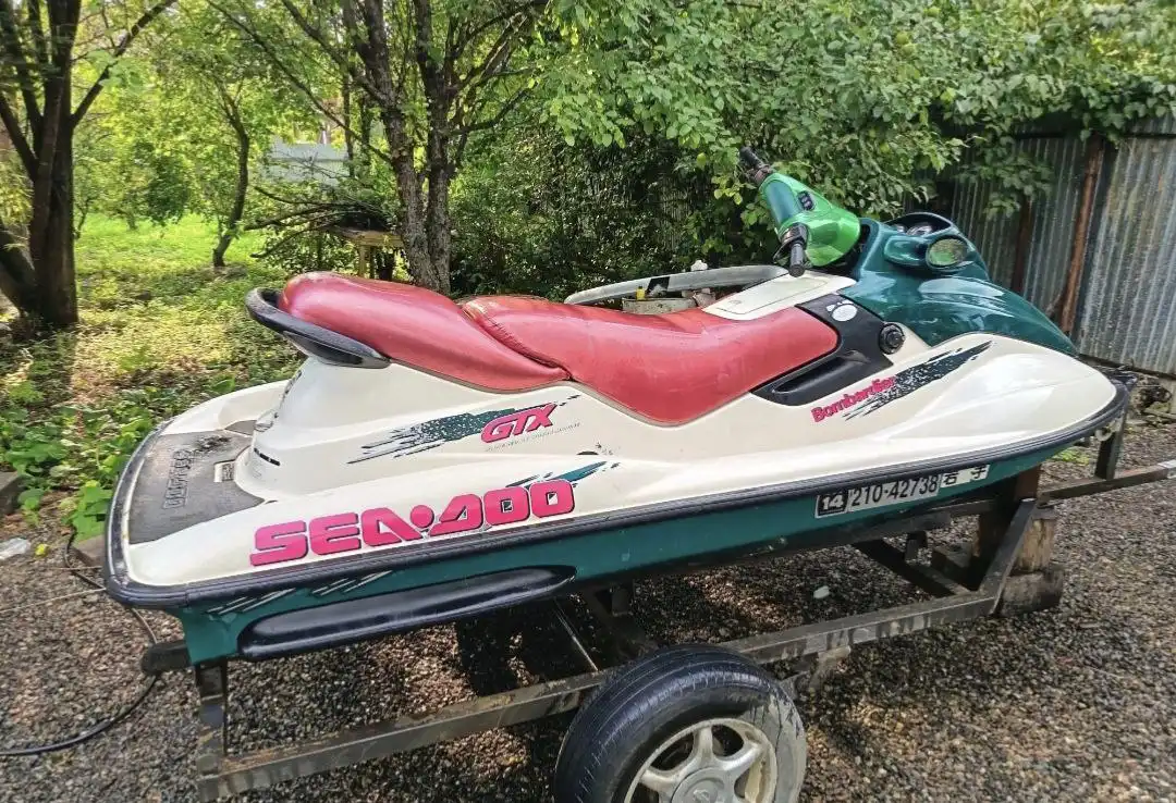 Продам гидроцикл Sea-Doo bombardir 2001 года - Водная техника (Хобби и отдых) в Хабаровск
