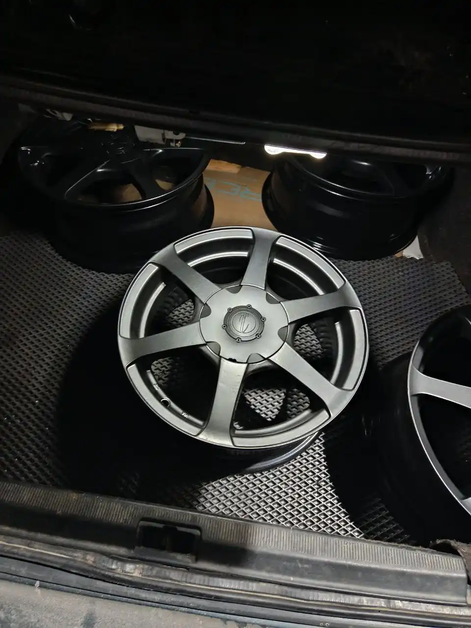 Продам диски Bridgestone r15 и летнюю резину Goform 195/65/15 - Запчасти (Авто) в Хабаровск