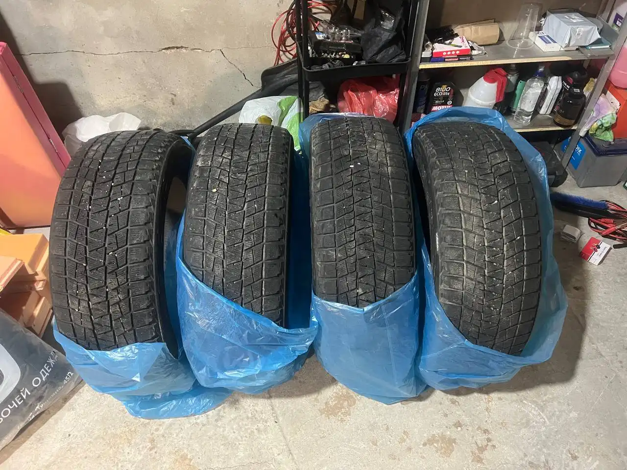 Продам комплект зимней резины 235/55R18 - Шины и диски (Авто) в Хабаровск