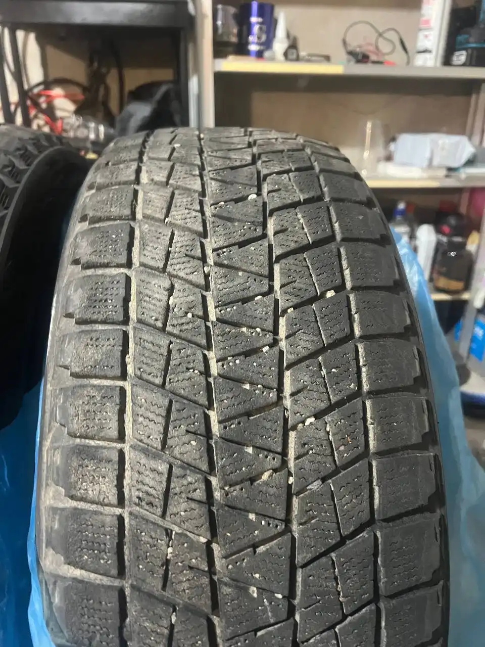 Продам комплект зимней резины 235/55R18 - Шины и диски (Авто) в Хабаровск