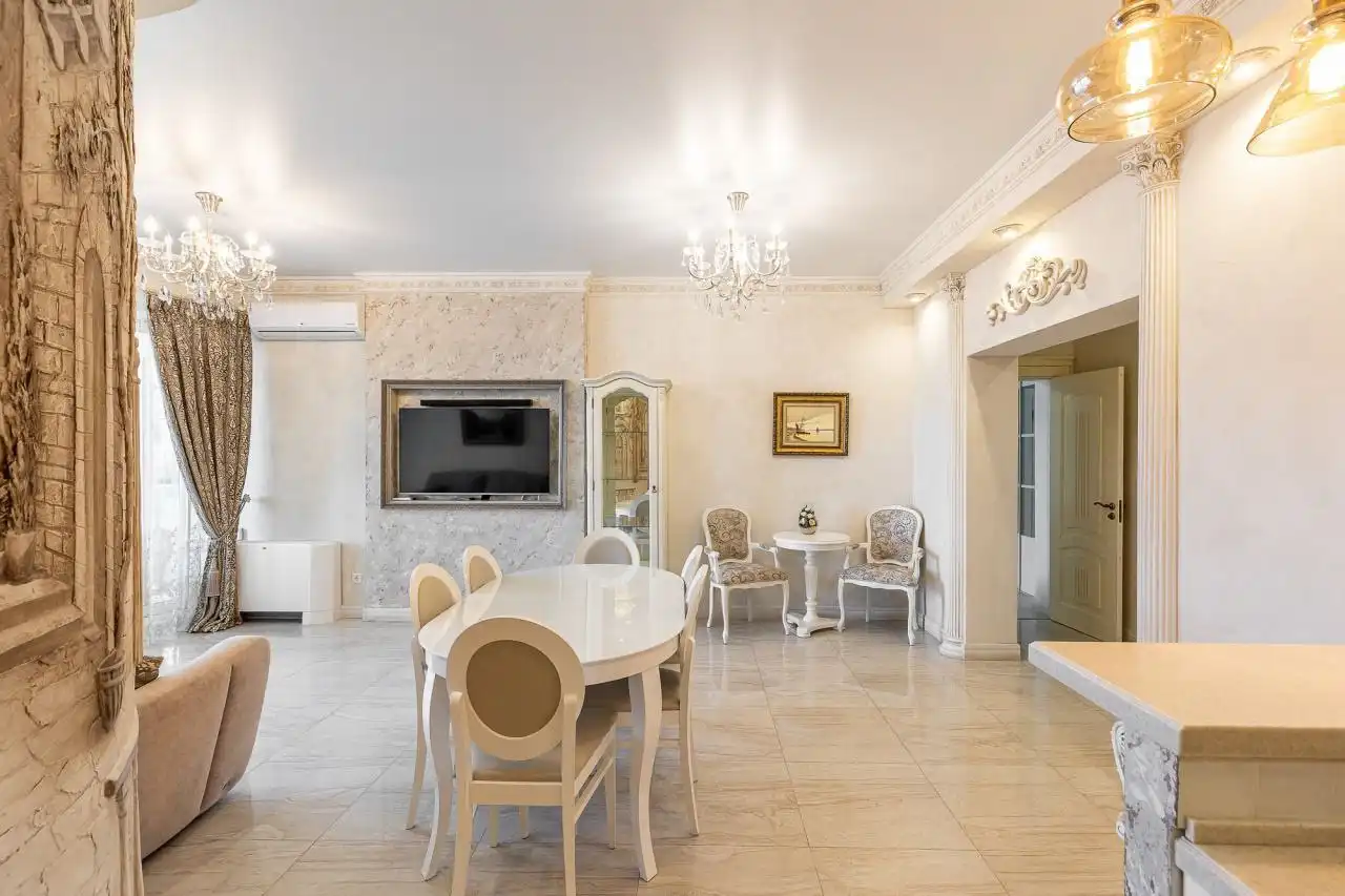 Продажа 3-комнатной квартиры в ЖК 'Красная площадь' в центре Сочи - Квартиры (Недвижимость) в Сочи