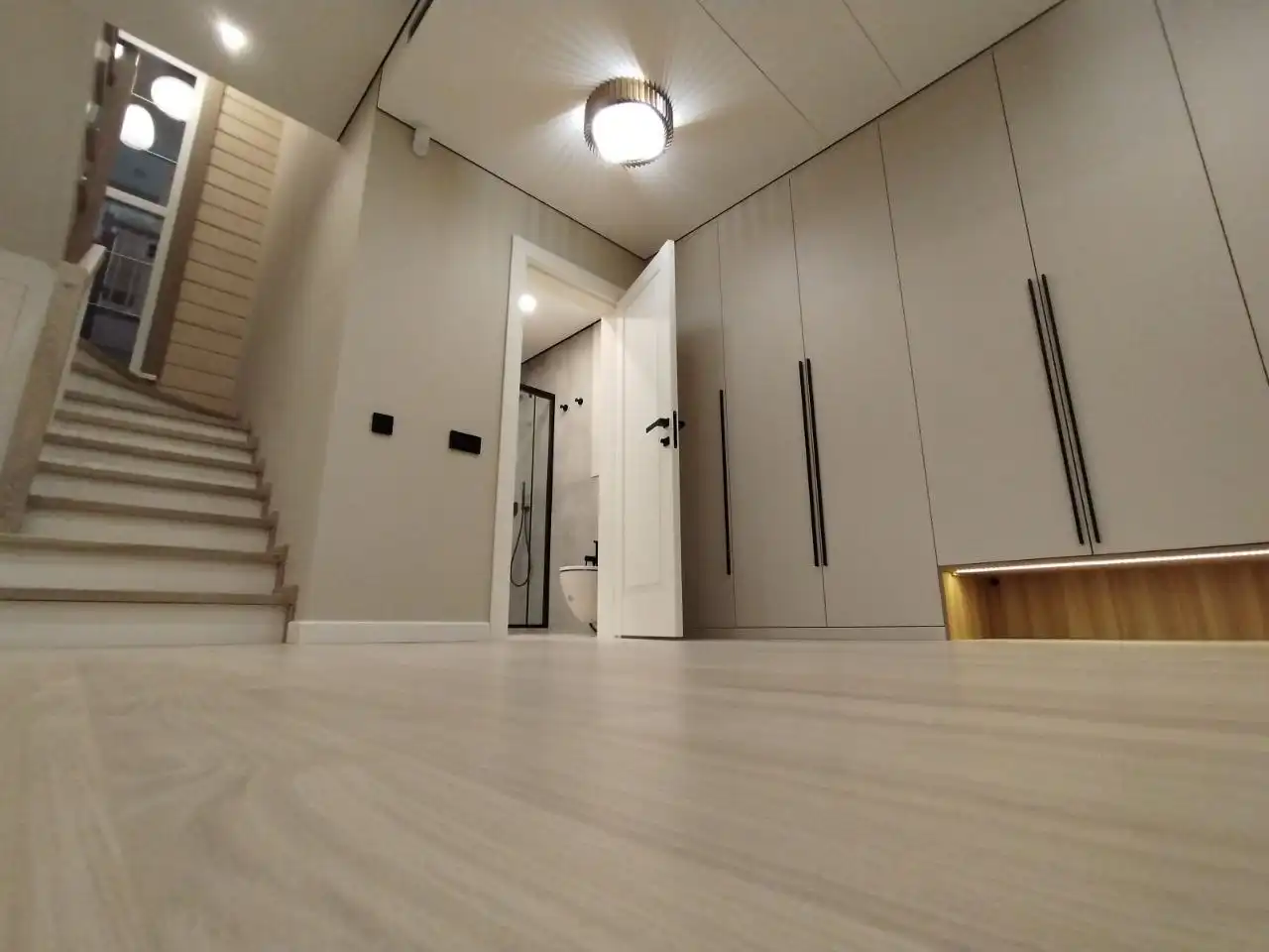 Компания по ремонту жилых и нежилых помещений - Ремонт и строительство (Услуги) в Москва