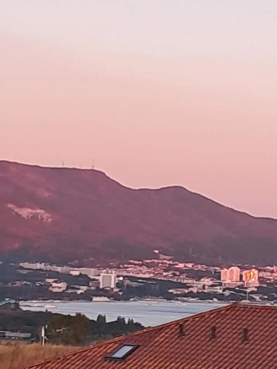 Дом в Геленджике с панорамным видом на горы и бухту - Дома (Недвижимость) в Геленджик