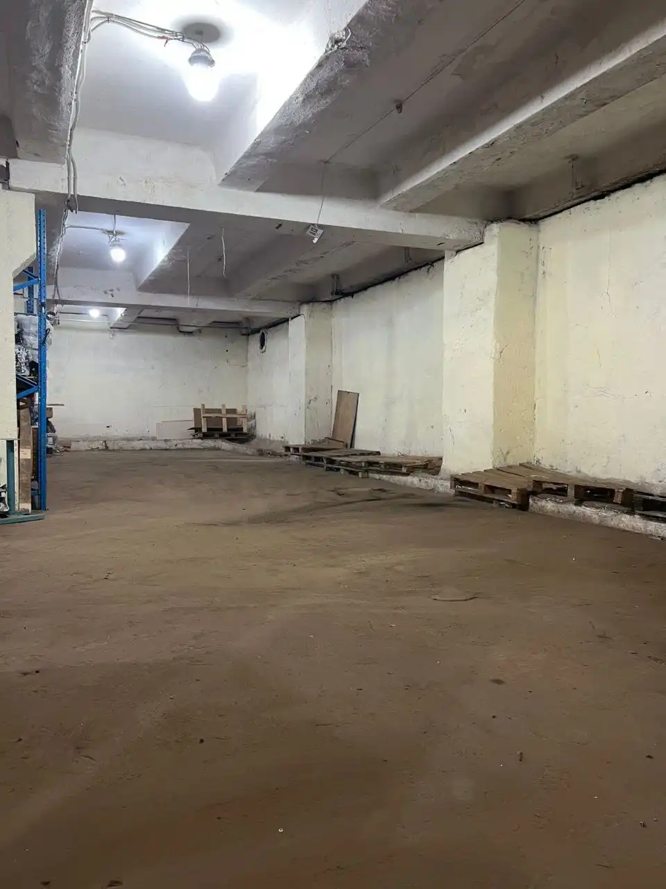 Сдается в аренду склад 200м2 с бетонными стенами - Аренда складов (Недвижимость) в Москва