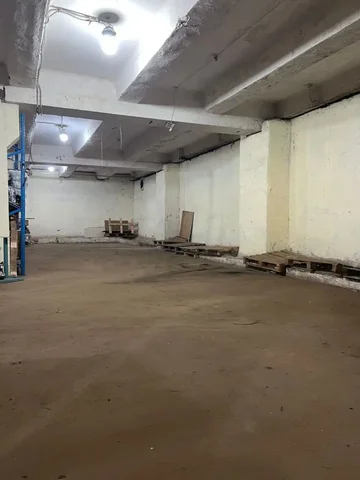 Сдается в аренду склад 200м2 с бетонными стенами - Недвижимость в Москва