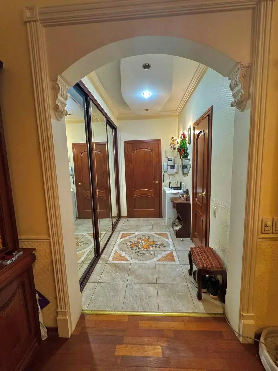 Просторная 4-комнатная квартира в Москве с охраняемой территорией - Квартиры (Недвижимость) в Москва