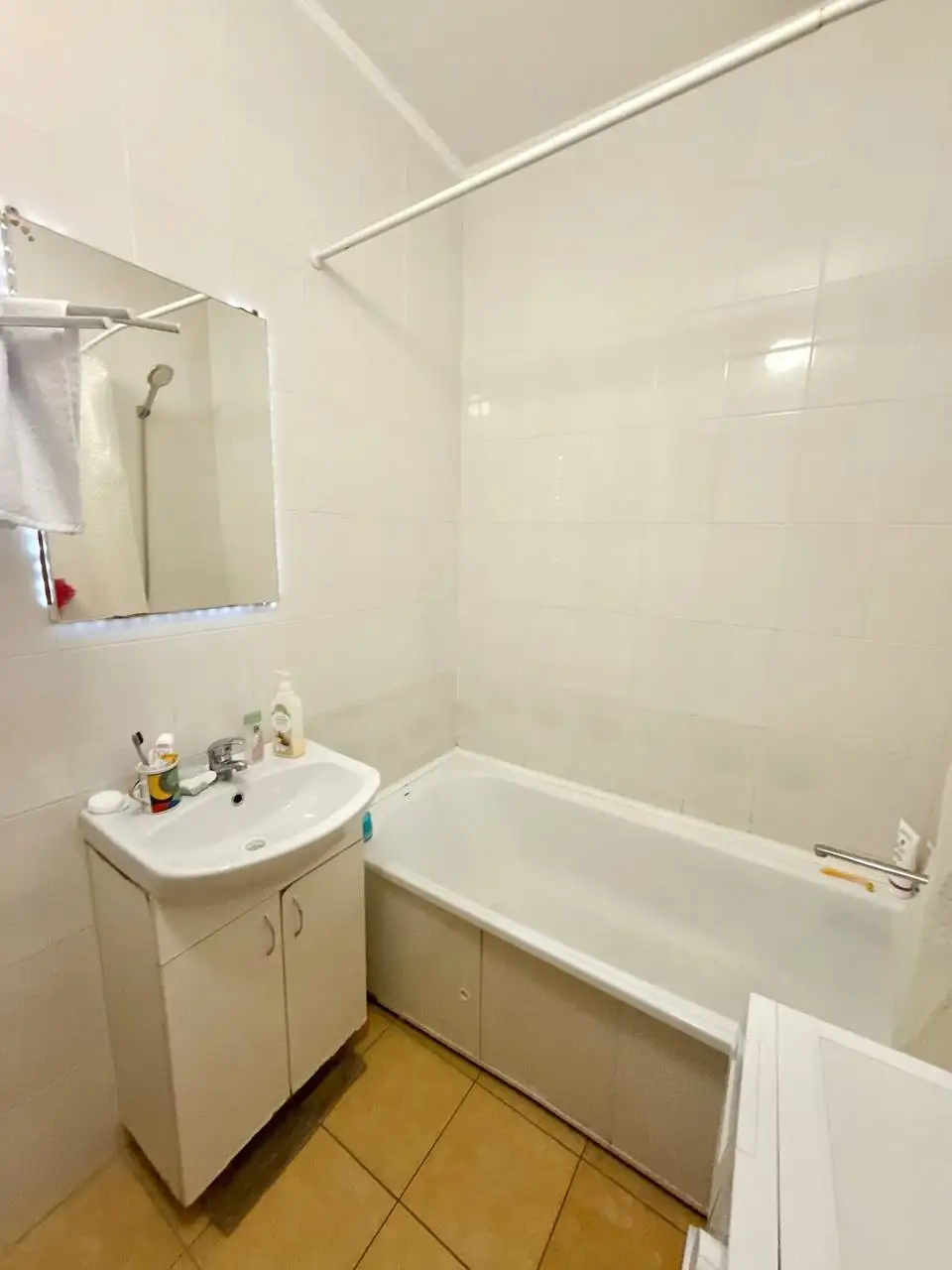 Сдается комната на короткий срок с 20 по 28 февраля - Аренда жилья (Недвижимость) в Москва