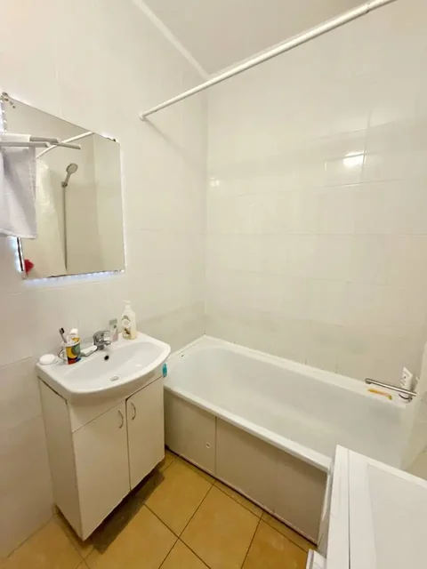 Сдается комната на короткий срок с 20 по 28 февраля - Недвижимость в Москва