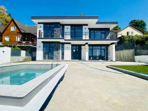 Продажа дома в СНТ Русская Поляна с гаражом и бассейном - Недвижимость в Сочи