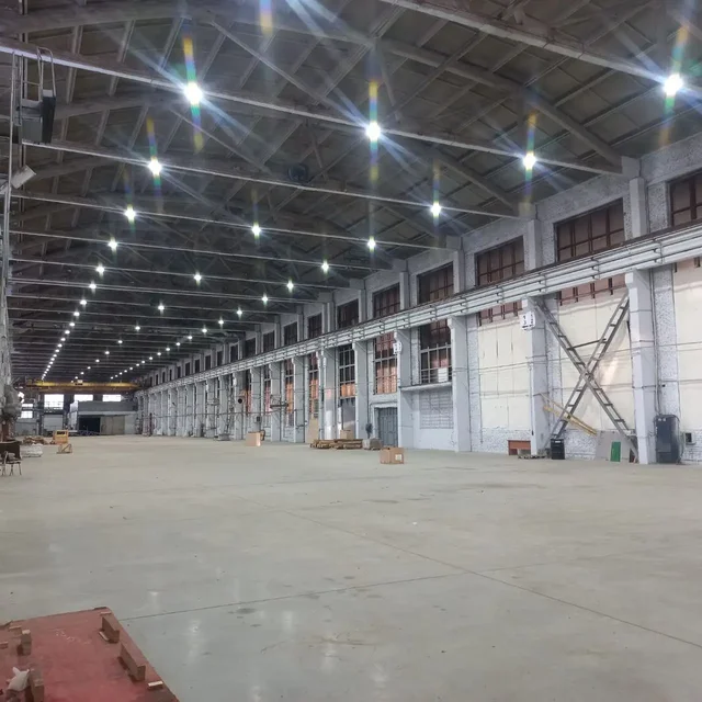 Производственно-складские помещения с кран-балкой в 4 км от МКАД - Недвижимость в Москва