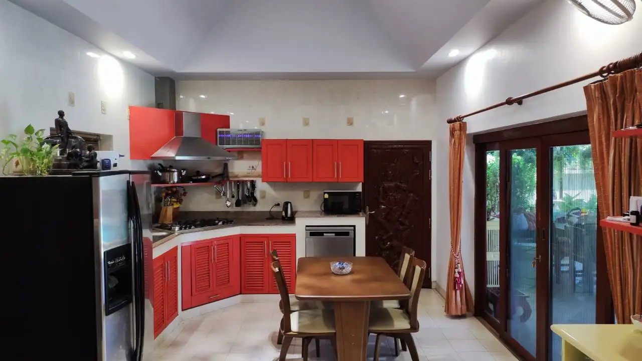 Продажа виллы в Пхукете, район Най Харн - Вилла (Недвижимость) в Пхукет