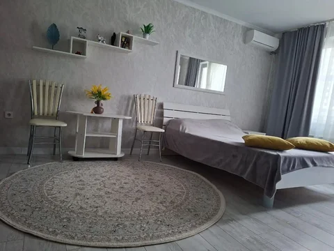 Сдам посуточно квартиру 38 кв.м в центре Новороссийска - Недвижимость в Новороссийск