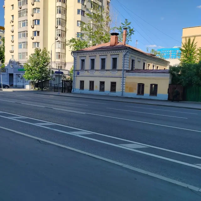 Продажа отдельно стоящего здания в Москве - Комнаты и коммуналки в Москва