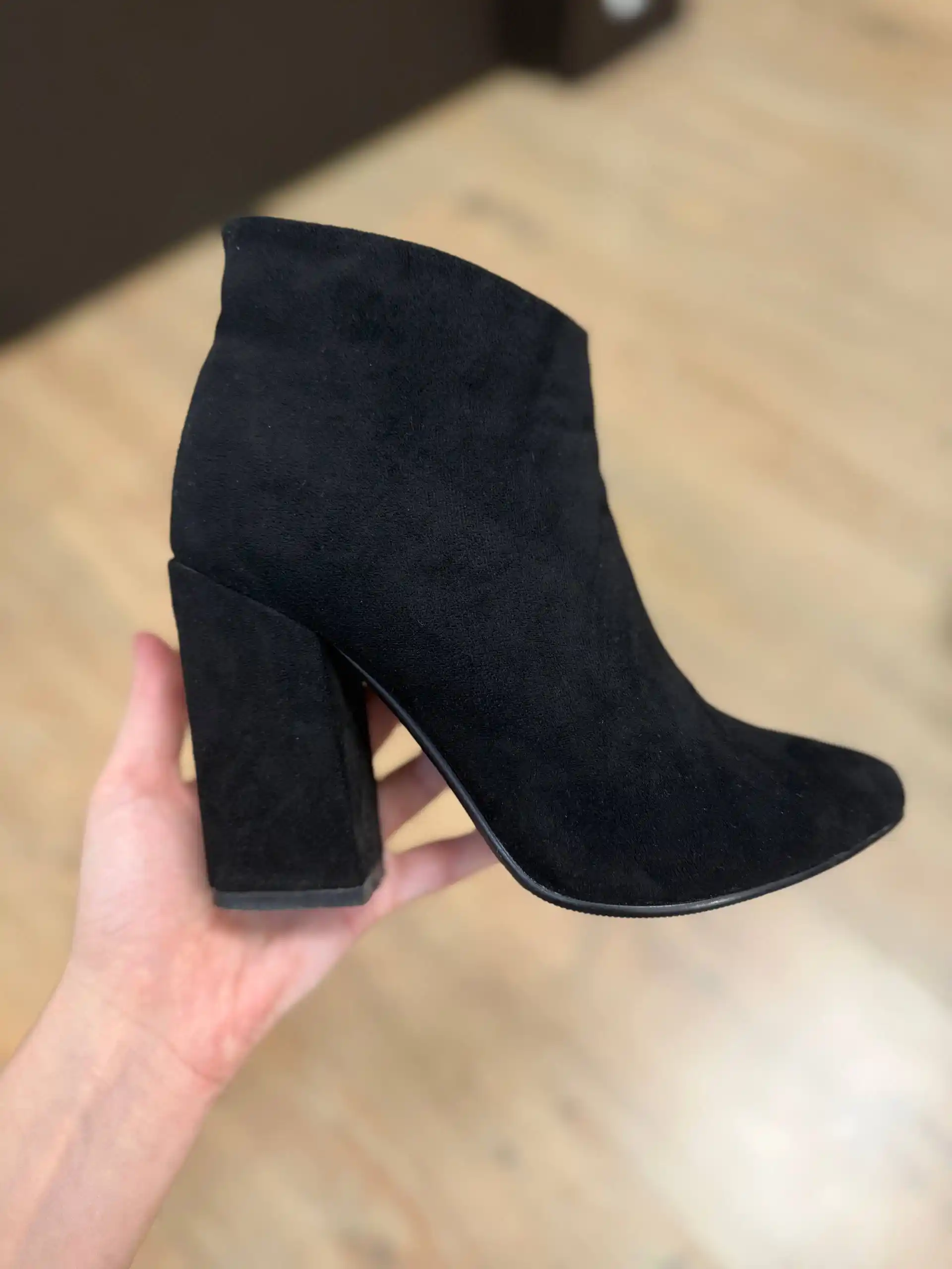 Ботильоны, кофта, куртка и шапка