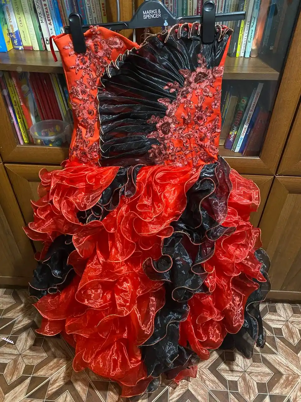 Шикарное вечернее платье