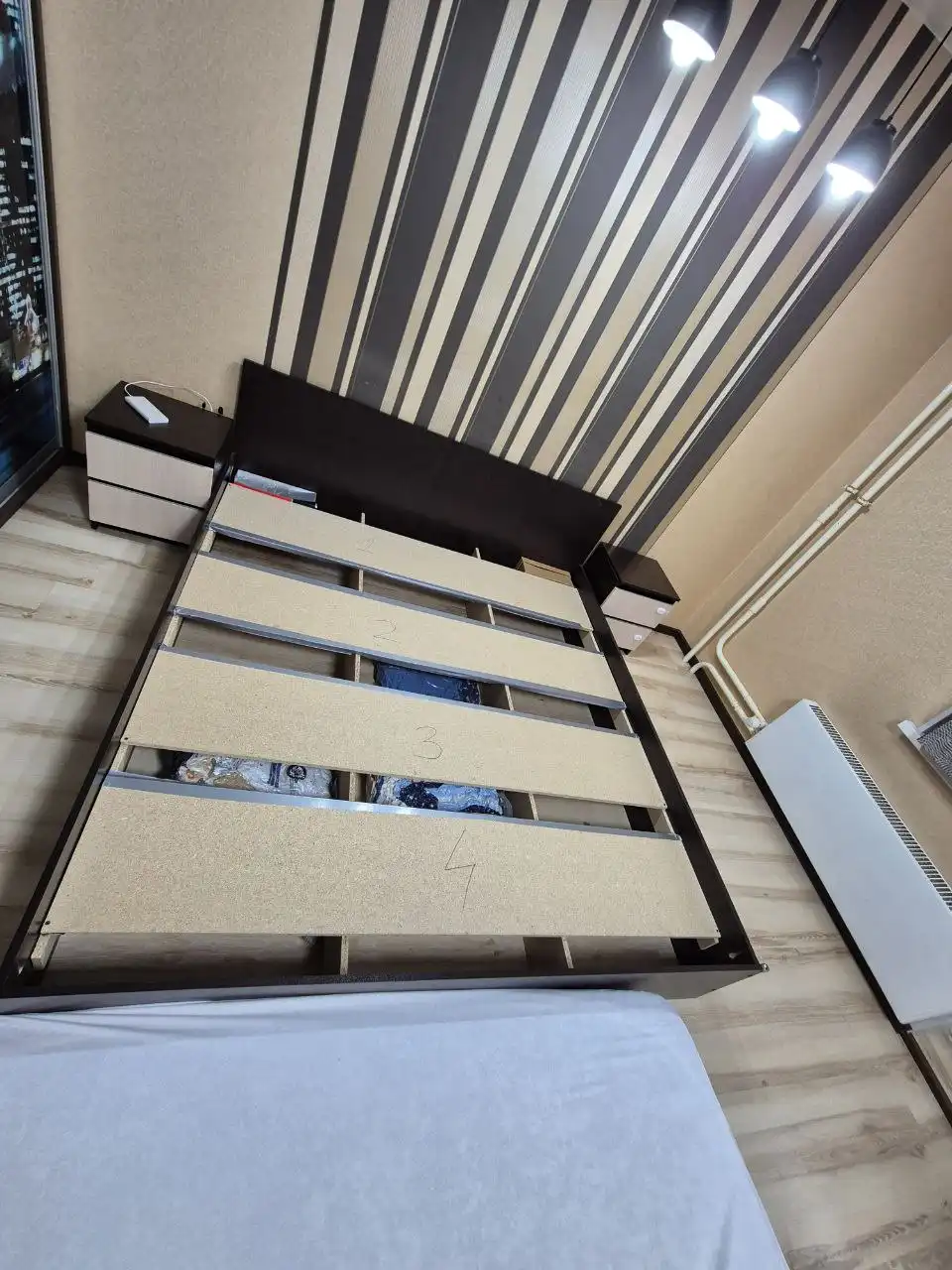 Продам кровать и тумбочки