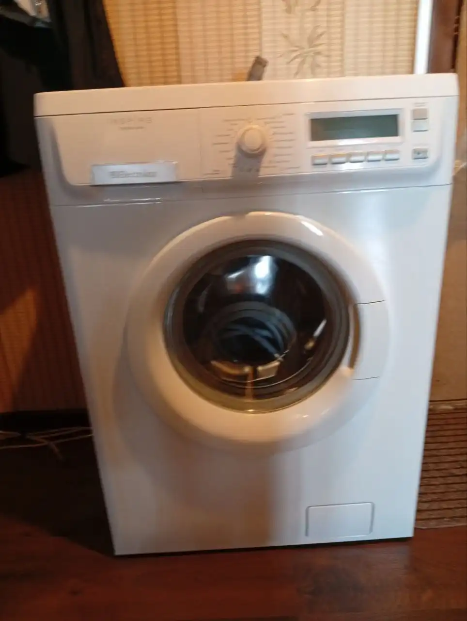 Стиральная машина на запчасти с неисправным подшипником