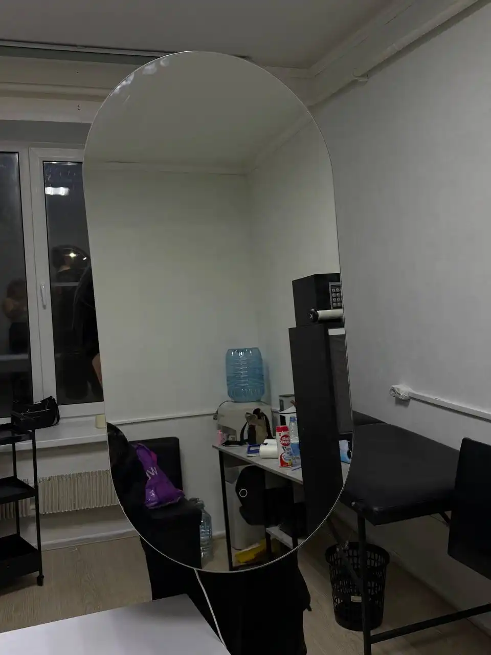 Настенное зеркало с подсветкой