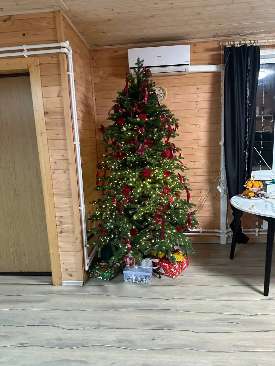 Продажа искусственной елки 210 см