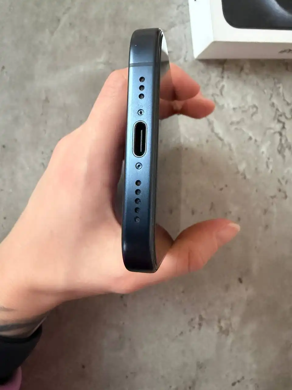 Продажа iPhone 15 Pro в отличном состоянии