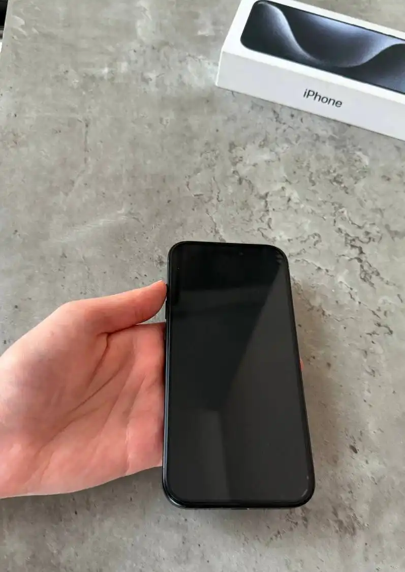 Продажа iPhone 15 Pro в отличном состоянии