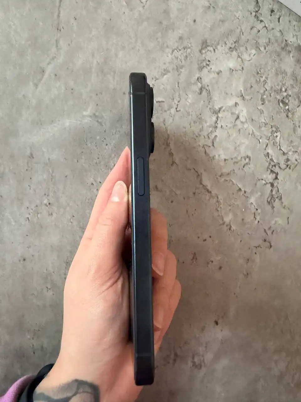 Продажа iPhone 15 Pro в отличном состоянии