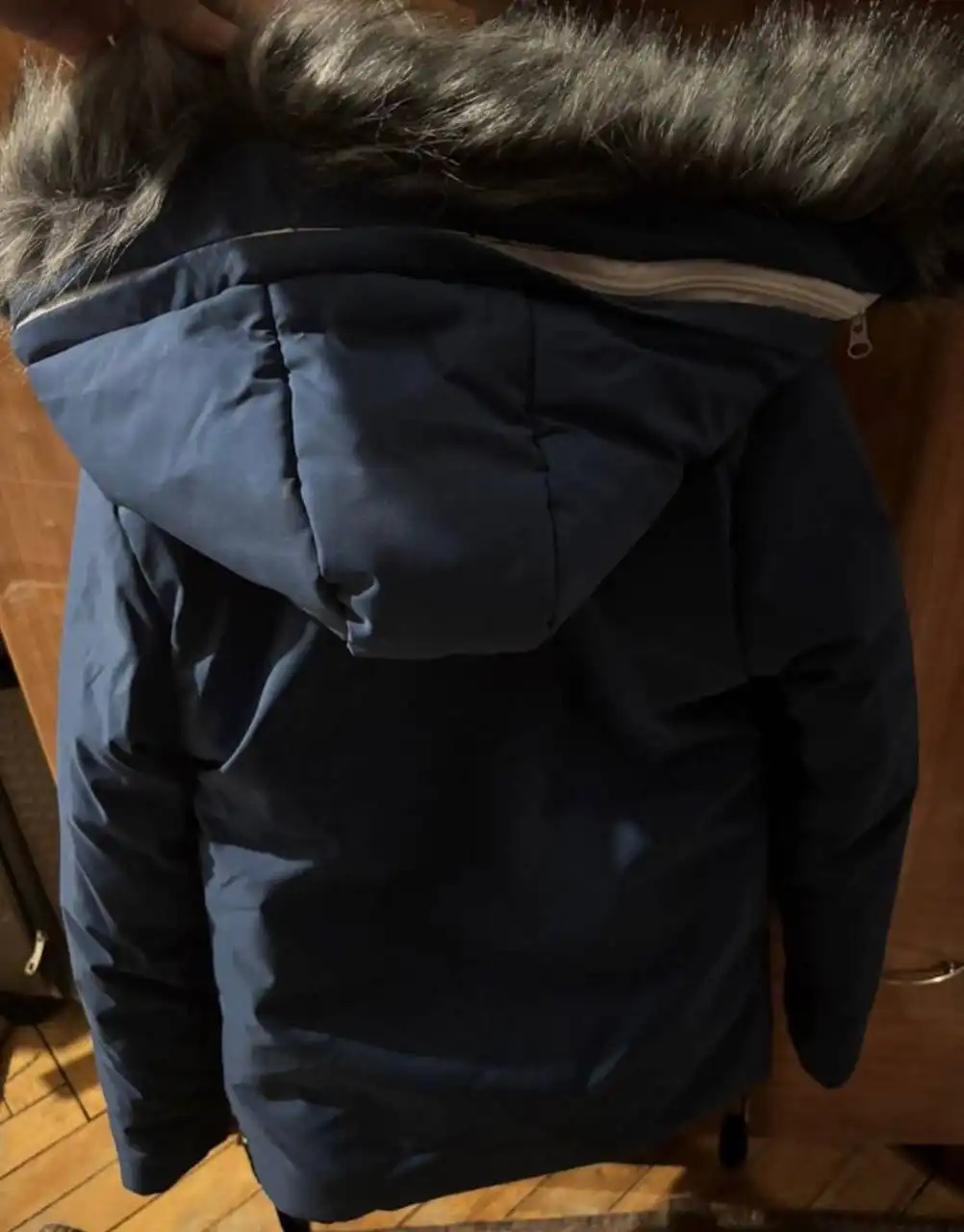 Куртка новая с дефектом, рост 140