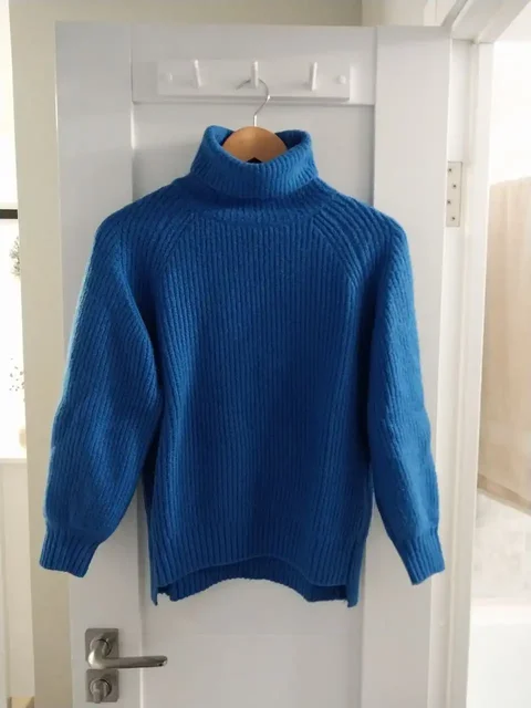 Женский свитер Снежная Королева размер 44 - Одежда в Балашиха