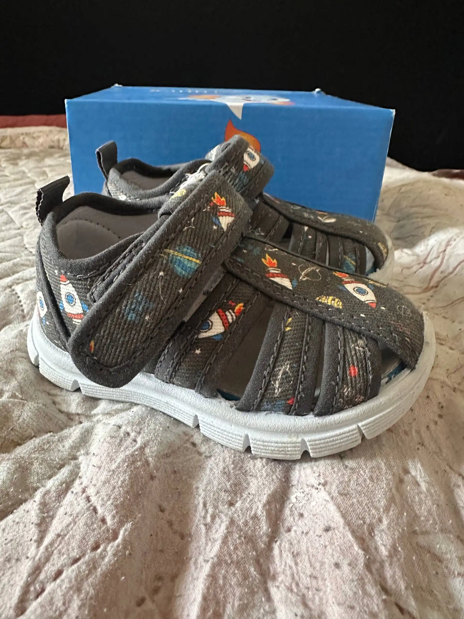 Детские товары: ходунки-каталка, сандали, платье