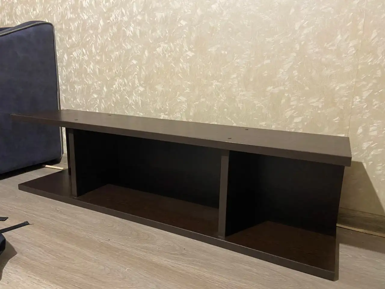 Настенная полка под TV