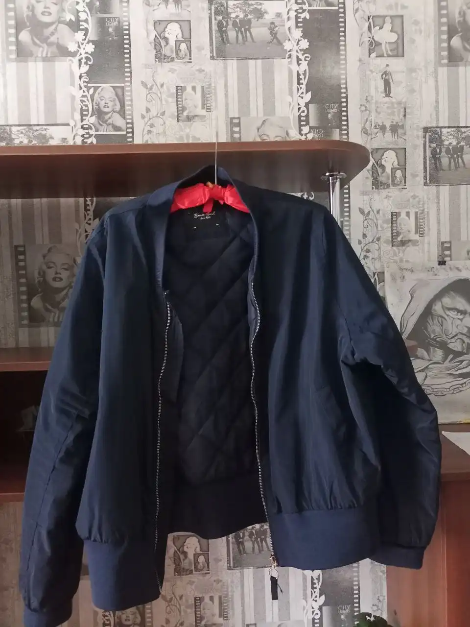 Женские куртки и шапки