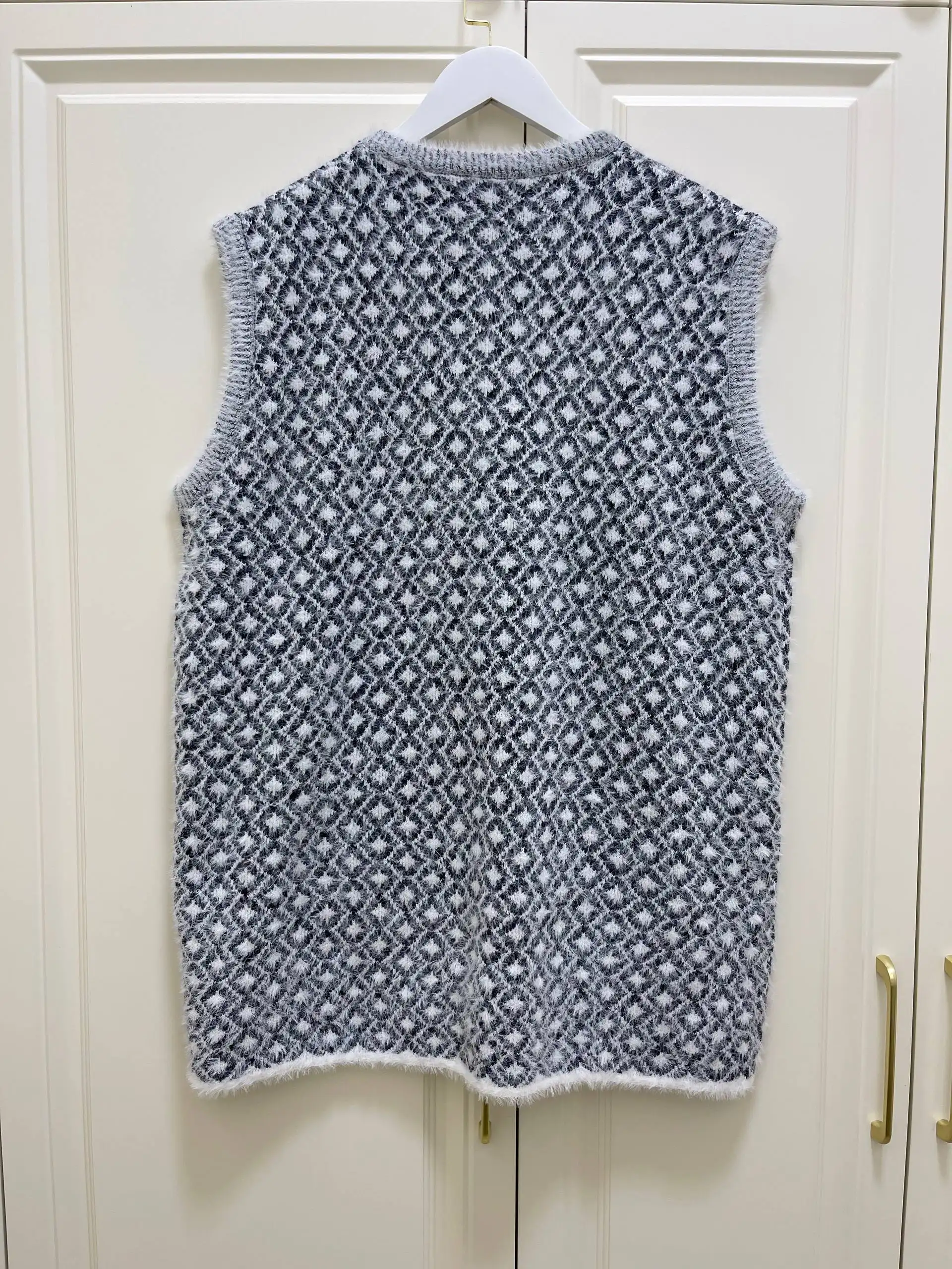 Жилетка универсальная размер XL новая с биркой