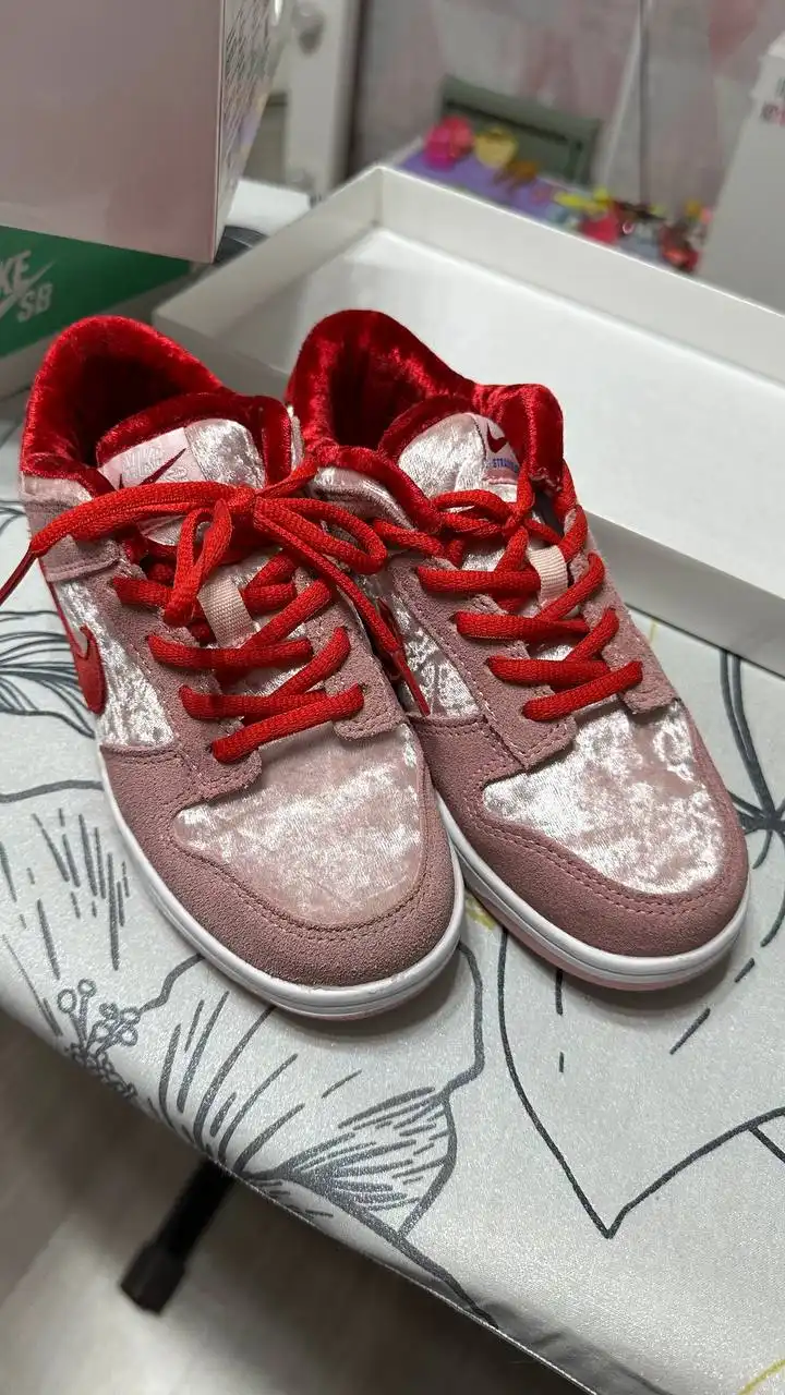 Продажа детских кроссовок 32 размера