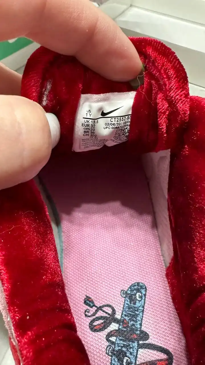 Продажа детских кроссовок 32 размера