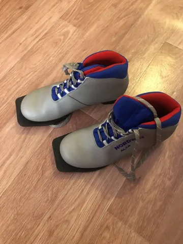 Практически новые брюки 36 размер - Спортивная обувь в Балашиха